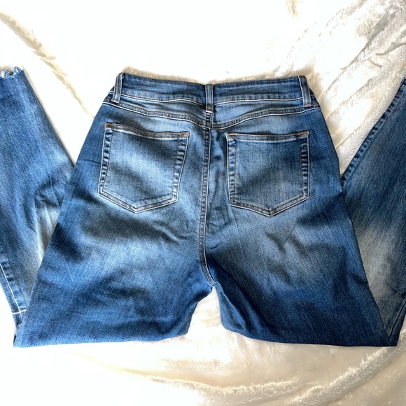 Rewash Juniors Faded mom high rise ripped jeans. Size 9/29 - Picture 2 of 5